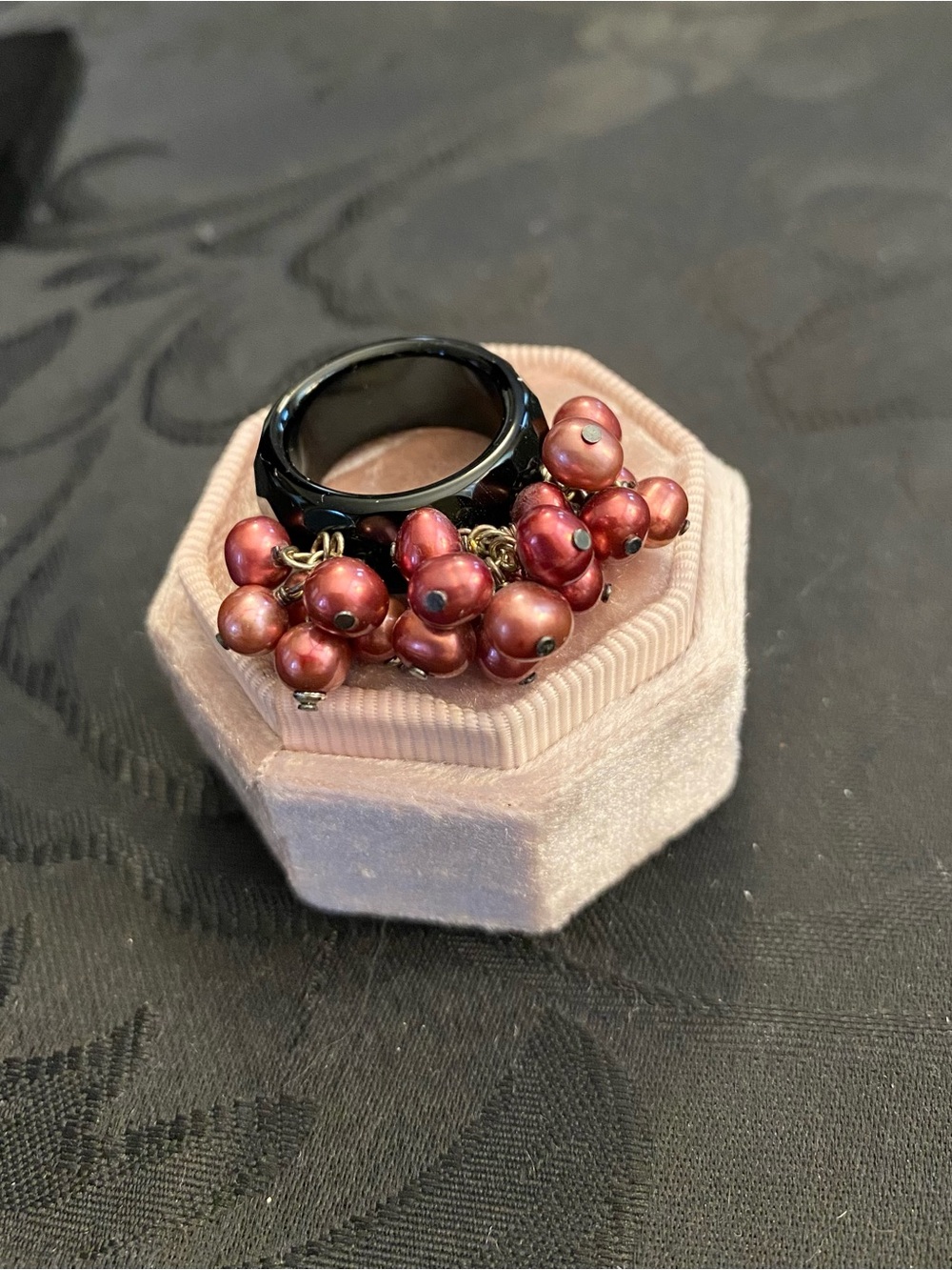 Black Glass Band Ring with Clustered Berry-Pink Pearls Size 6.5